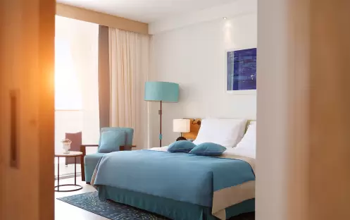 SUN GARDENS - DELUXE SUITE BED
